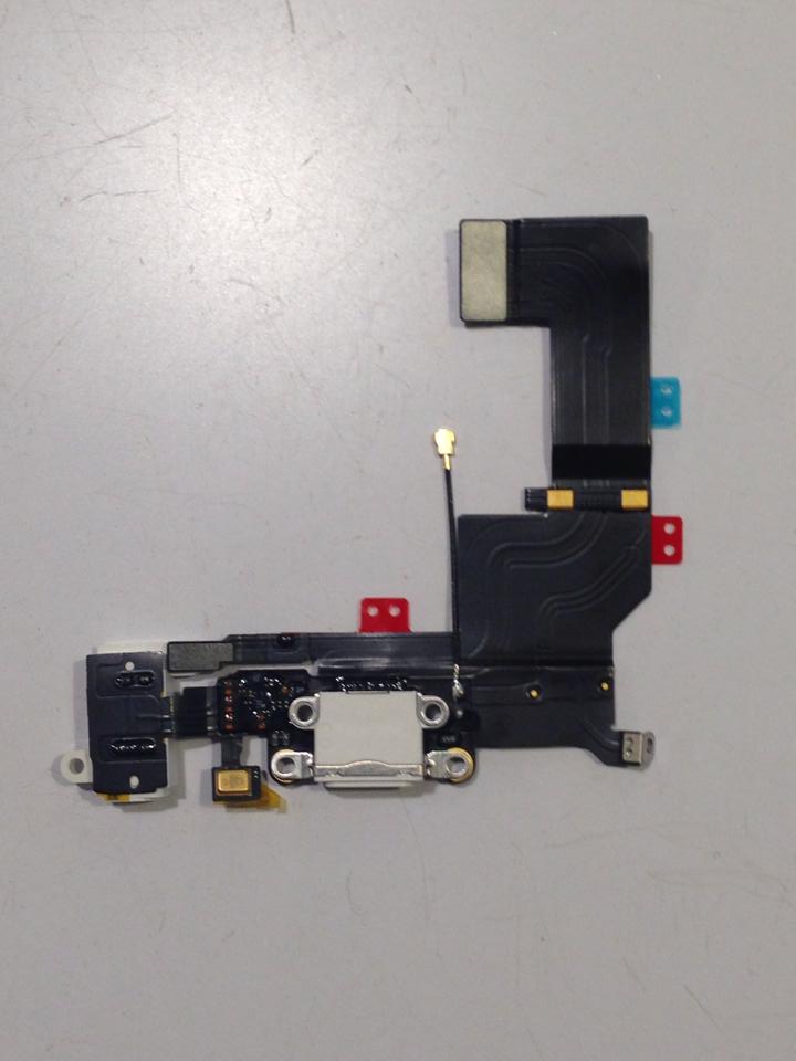 疑似iphone6 lightning 尾插模组曝光 !
