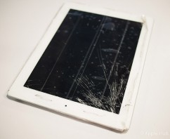 iPad 2觸控面板破裂左上角變形