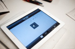 iPad 2觸控面板破裂 POWER開機鍵和音量鍵無法正常操作 WIFI無線網路訊號弱／不穩定