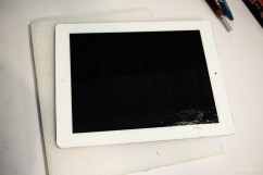 iPad 2觸控面板破裂 POWER開機鍵和音量鍵無法正常操作 WIFI無線網路訊號弱／不穩定